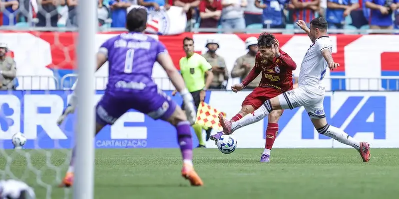 Bahia 1 x 0 Vasco – Tricolor vence jogo polêmico e Cruzmaltino despenca no Brasileirão