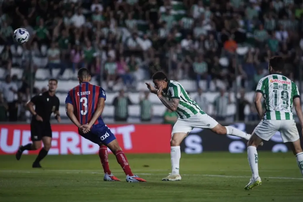 Juventude 1 x 1 Bahia - Ju pressiona, mas pode cair nesta sexta (Foto: Fernando Alves/ECJ)