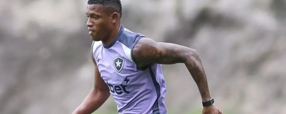 Botafogo perde Danilo para duelo contra o Corinthians