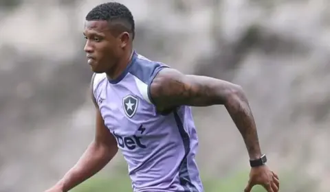 Botafogo perde Danilo para duelo contra o Corinthians