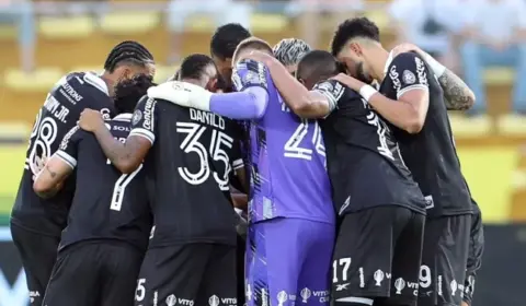 Botafogo testa estratégia europeia, utilizando laterais longos