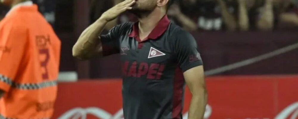 Campeão contra o Atlético, jogador chora ao deixar futebol: ‘Homem mais feliz do mundo’