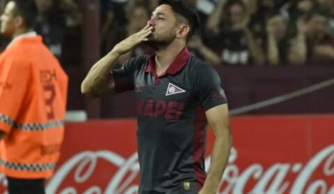 Campeão contra o Atlético, jogador chora ao deixar futebol: ‘Homem mais feliz do mundo’