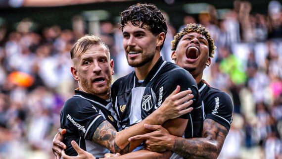 Jogadores do Ceará celebram vitória por 2 a 0 sobre o Fluminense, pela 31ª rodada do Brasileiro (foto: Stephan Eilert/Ceará SC)
