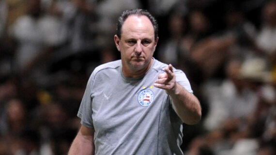 Rogério Ceni, técnico do Bahia, em ação na Arena MRV (foto: Alexandre Guzanshe/EM/D.A. Press)