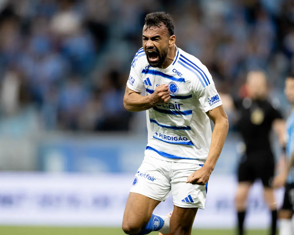 Cruzeiro segue na cola dos líderes