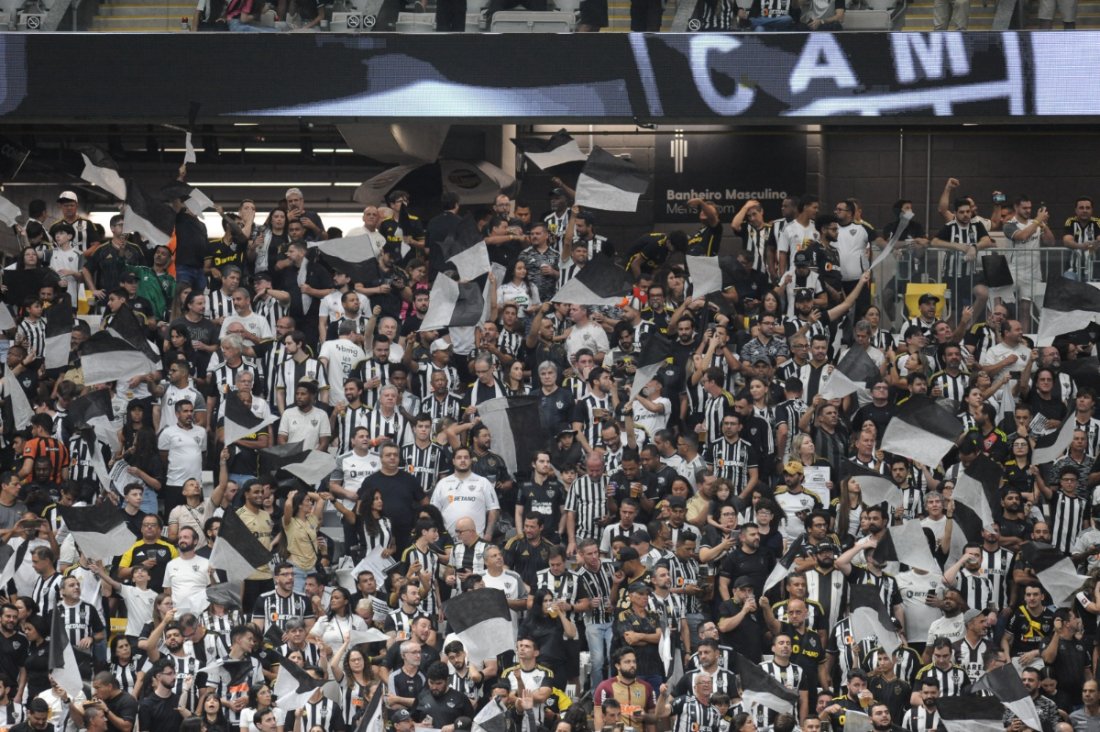 Torcida do Atlético durante jogo contra o Del Valle na Arena MRV (foto: Alexandre Guzanshe/EM/DA.Press)
