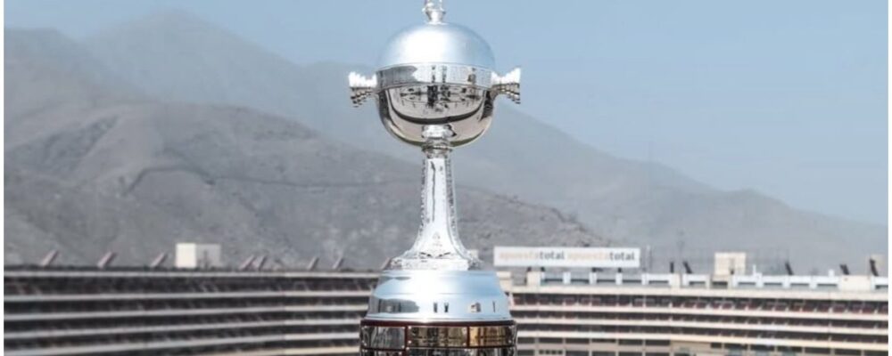 Conmebol define arbitragem para final da Libertadores entre Palmeiras e Flamengo