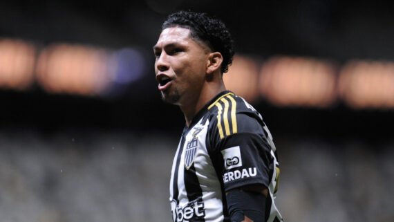 Rony comemora gol pelo Atlético contra o Caracas (foto: Alexandre Guzanshe/EM/DA.Press)