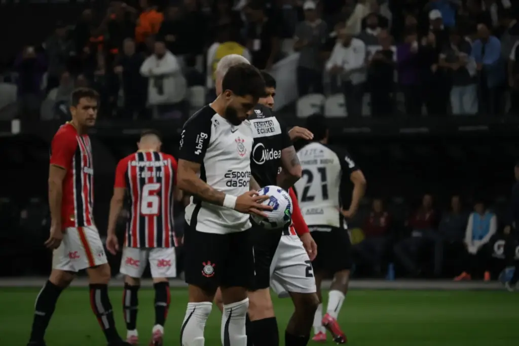 Corinthians 3 x 1 São Paulo - Timão bate rival em duelo direto pelo Brasileirão (Foto: Reinaldo Calçade)