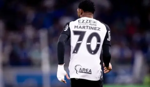 Corinthians multa Martínez após expulsão contra o Cruzeiro