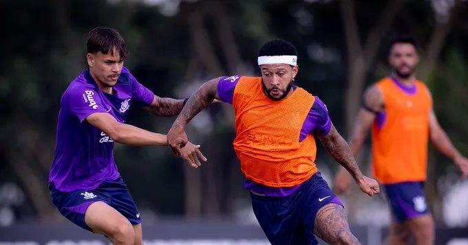 Corinthians nega pedido a Memphis para deixar hotel de luxo e cita ajuda do holandês: ‘Partiu dele’