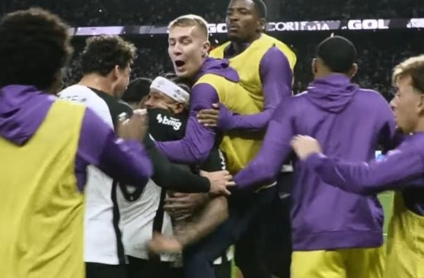 Corinthians vence o São Paulo com brilho de Yuri Alberto e Memphis