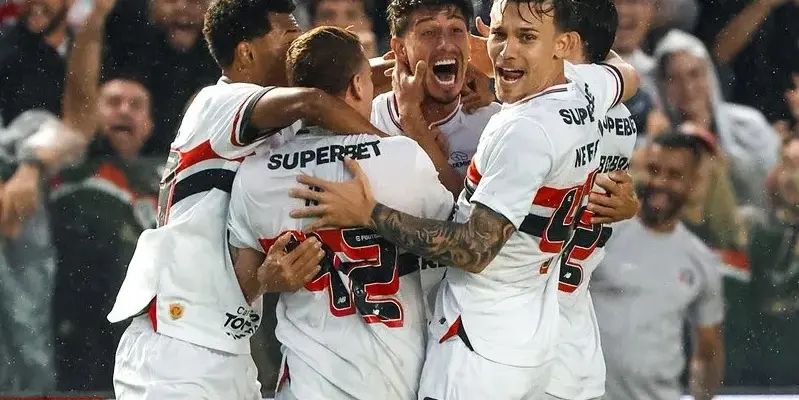 Crespo exalta jovens do São Paulo, mas pede cautela