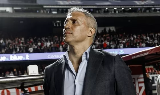 Crespo não desiste do G-7 e vai ficar no São Paulo em 2026