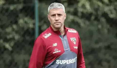 Crespo pede mudança no São Paulo e coloca cargo à disposição