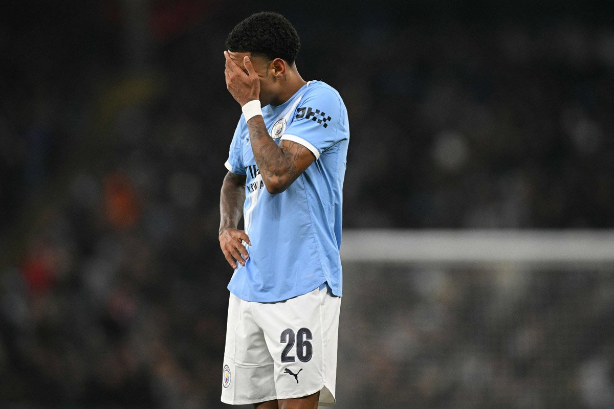 Reação de Savinho na partida entre Manchester City e Bayer Leverkusen pela Liga dos Campeões (foto: Oli SCARFF / AFP)