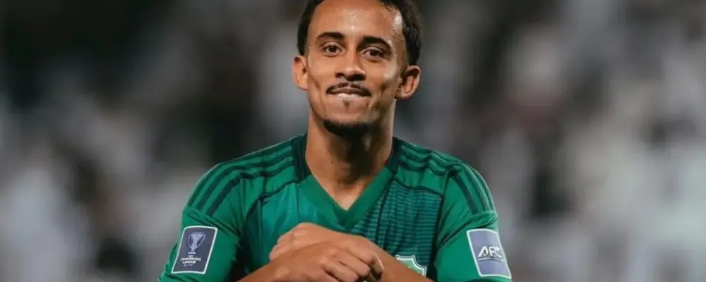 Cria do Flamengo brilha pelo Al-Ahli e cutuca Filipe Luís