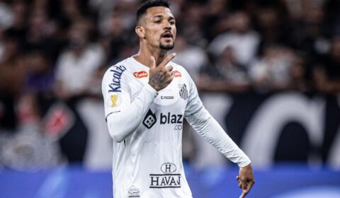 Cruzeiro acerta venda de emprestados e alivia folha para 2026