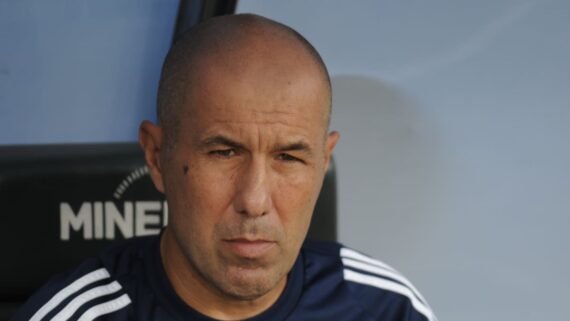 Leonardo Jardim lidera a comissão técnica do Cruzeiro desde fevereiro de 2025 (foto: Alexandre Guzanshe/EM/D.A Press)