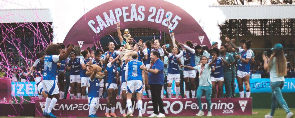 Cruzeiro segura titulares, sela vendas e encaminha contratações