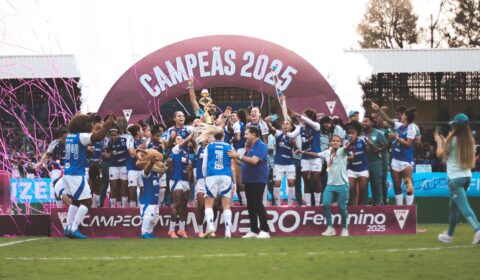 Cruzeiro segura titulares, sela vendas e encaminha contratações