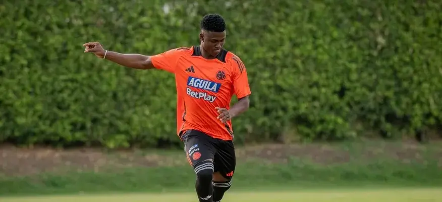 Cruzeiro tem pré-contrato com Villarreal, mas jogador some dos treinos do atual clube