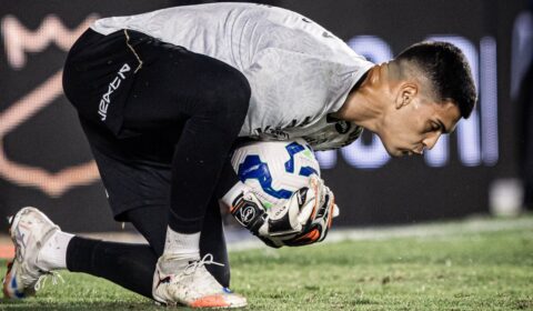 Dedo de cria do Cruzeiro ‘sai do lugar’ durante jogo e é reposicionado; vídeo