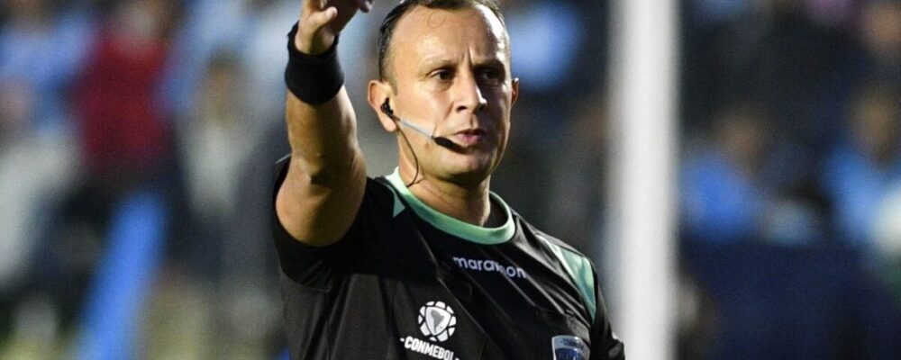 Definido o árbitro da final da Libertadores entre Palmeiras e Flamengo