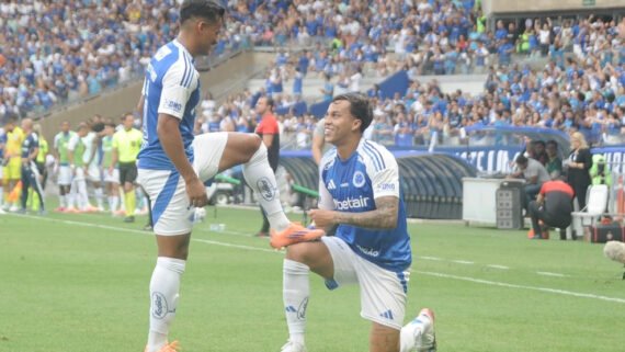 Kaiki foi autor de assistência para gol de Kaio Jorge em triunfo do Cruzeiro sobre o Vitória (foto: Alexandre Guzanshe/EM/D.A Press)