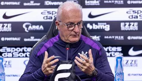 Dorival admite ‘baixa inspiração’ em trio do Corinthians