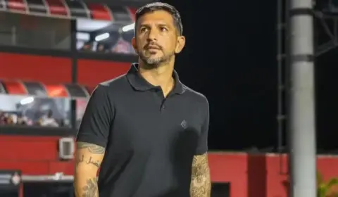 Emiliano Díaz é intimado em São Januário após derrota do Inter