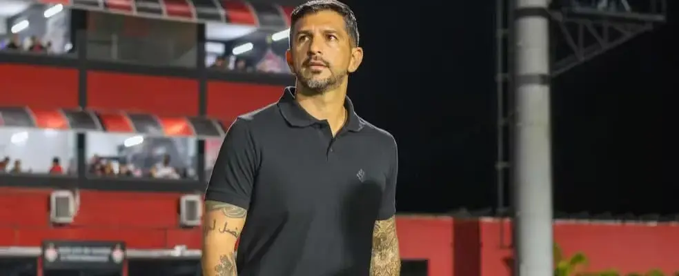 Emiliano Díaz é intimado em São Januário após derrota do Inter