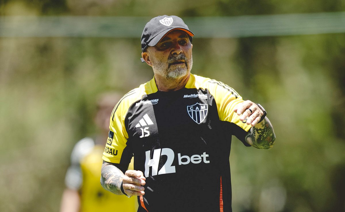 Sampaoli, técnico do Atlético, durante treinamento na Cidade do Galo (foto: Pedro Souza/Atlético)