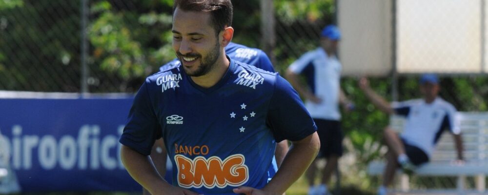 Esposa de ex-Cruzeiro quer que filhos conheçam Mineirão: ‘Onde o papai fez história’