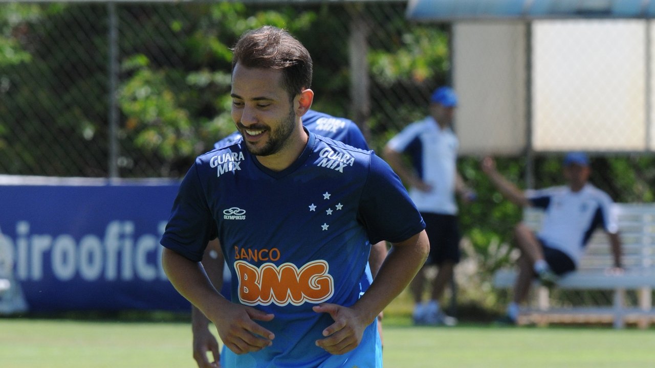 Everton Ribeiro no Cruzeiro em 2014 (foto: Paulo Filgueiras/EM/DA Press)