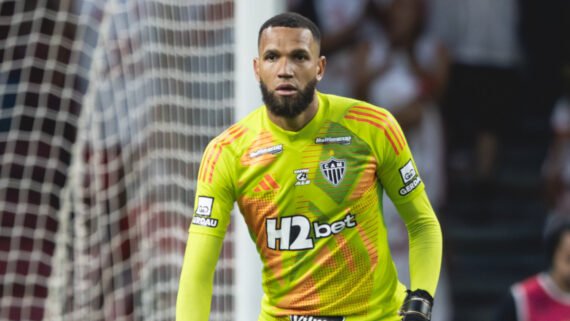 Everson, goleiro do Atlético, diante do Internacional no Beira-Rio (foto: Pedro Souza / Atlético)