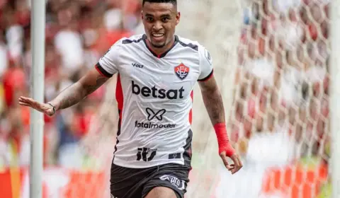 Ex-Vitória, Alerrandro é indicado ao Puskás após gol de bicicleta