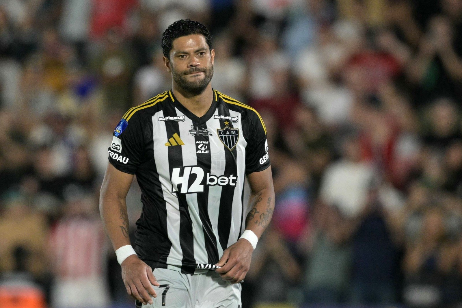 Hulk lamenta pênalti perdido em Lanús x Atlético (foto: Juan Mabromata/AFP)