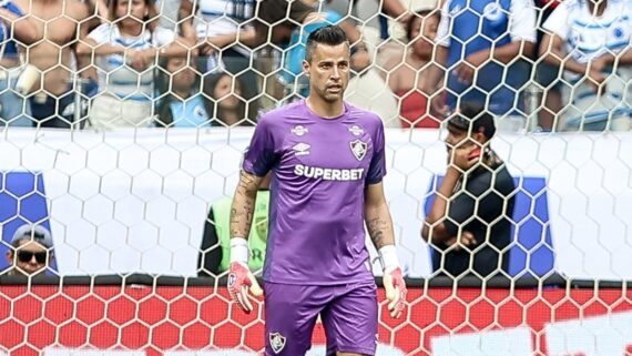 Fábio em ação pelo Fluminense contra o Cruzeiro (foto: Lucas Merçon/Fluminense)