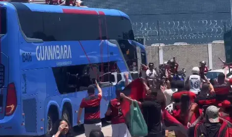 Festa do Flamengo no Rio tem jogadores em trio elétrico e multidão eufórica