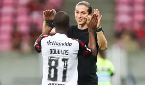 Filipe Luis comemora goleada do Flamengo, mas se incomoda com erros