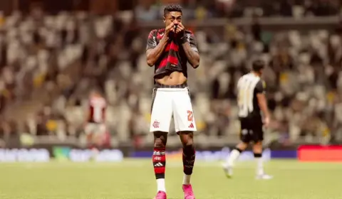 Filipe Luís exalta Bruno Henrique após empate do Flamengo