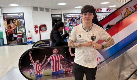 Final da Sul-Americana: torcedores do Atlético ‘invadem’ voos a caminho de Assunção