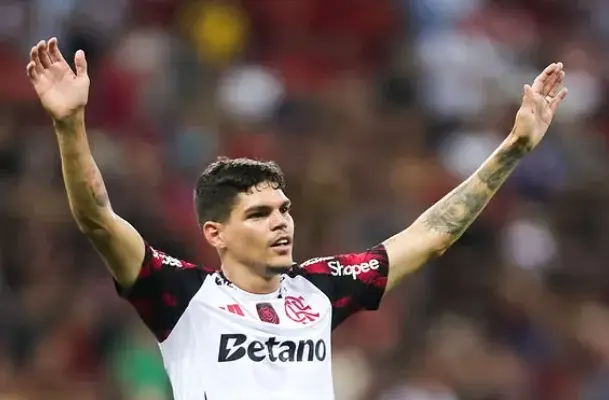 Flamengo assume favoritismo e supera Palmeiras na corrida pelo título do Brasileirão
