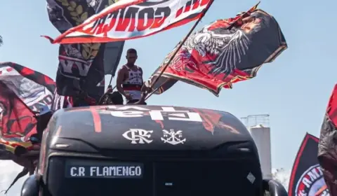 Flamengo embarca para final da Libertadores com festa da torcida