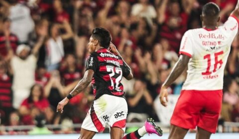 Flamengo faz 3 a 0 no Bragantino e dispara na liderança do Brasileirão