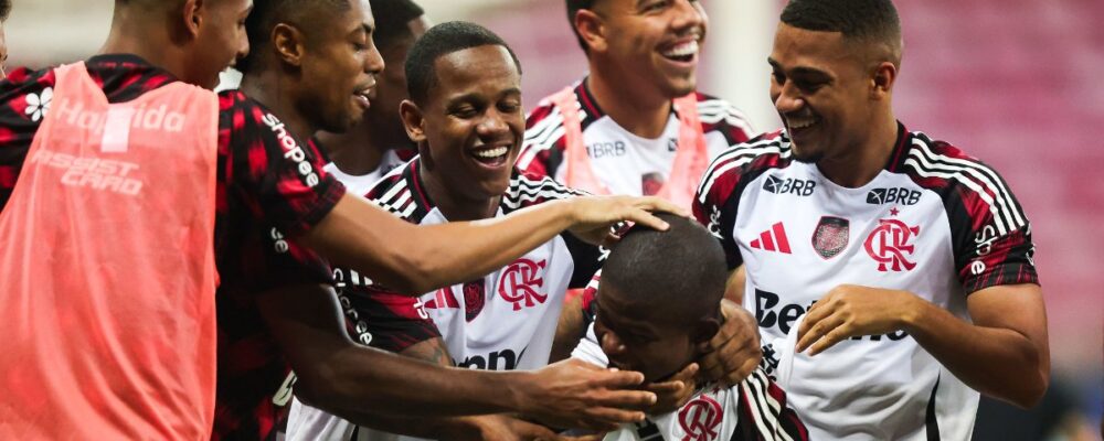 Flamengo: joia marca 1º gol profissional após 47s em campo e chora; vídeo