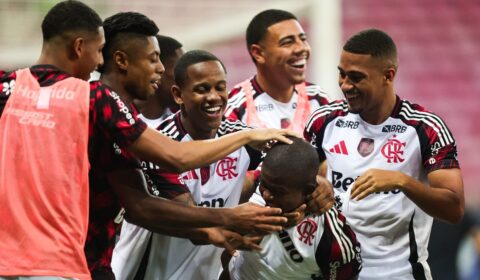 Flamengo: joia marca 1º gol profissional após 47s em campo e chora; vídeo