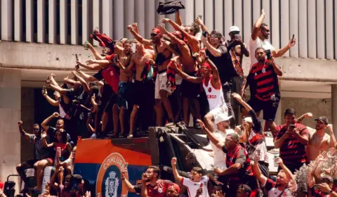 Flamengo provoca o Palmeiras com cabeça de porco, caixão e gritos de ‘sem Mundial’